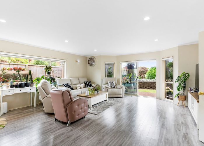  at 12 San Ambrosio Rise, Henderson, Auckland