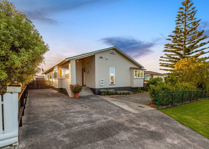  at 11 Cleve Road, Green Bay, Auckland