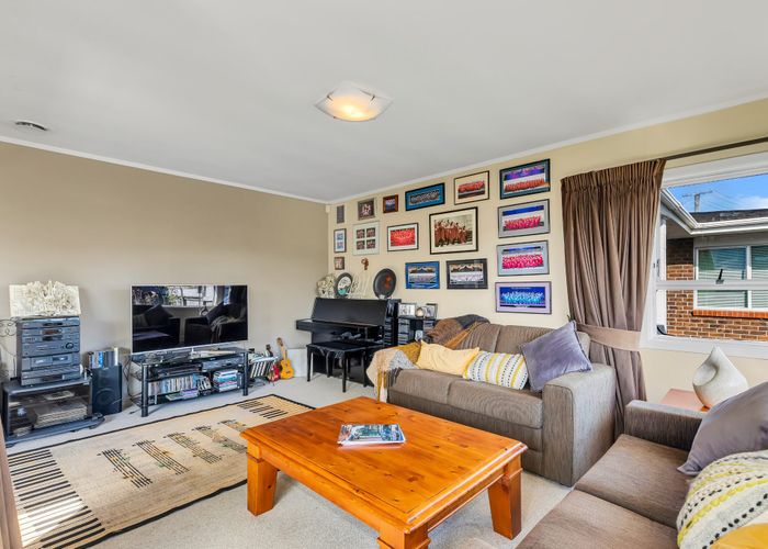  at 2/28 Rutland Road, Mount Wellington, Auckland