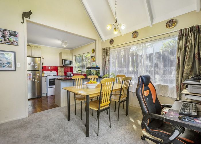  at 19b SIMON ELLICE DR, Bayview, Auckland