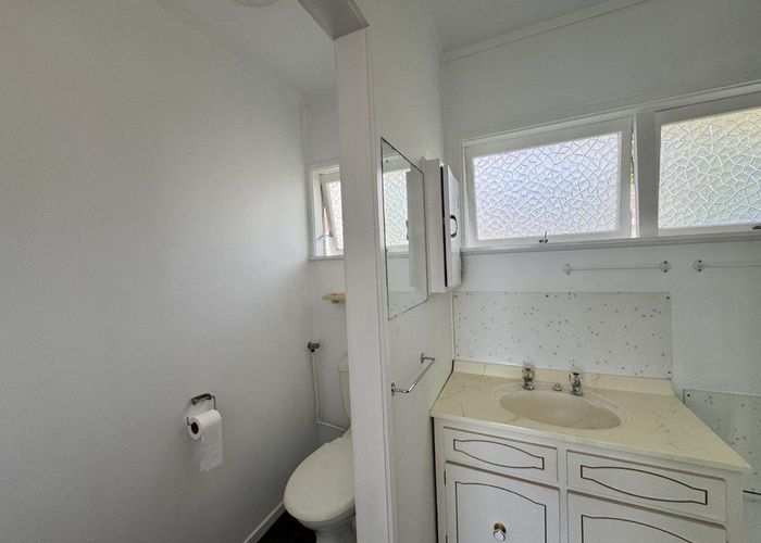  at 71 Ocean View Road, Hillcrest, Auckland