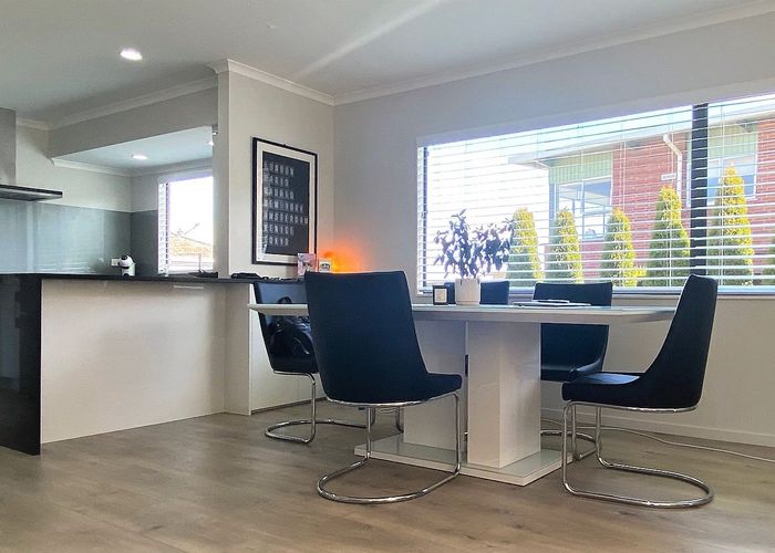  at 2/164 East Coast Road, Forrest Hill, Auckland