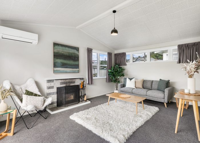  at 4 Cotswold Crescent, Newlands, Wellington, Wellington