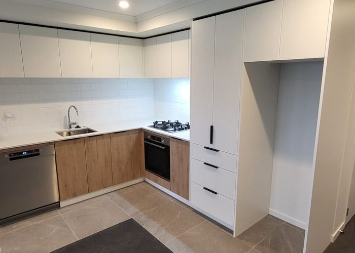  at 302/26 Shortfin Place, Flat Bush, Manukau City, Auckland