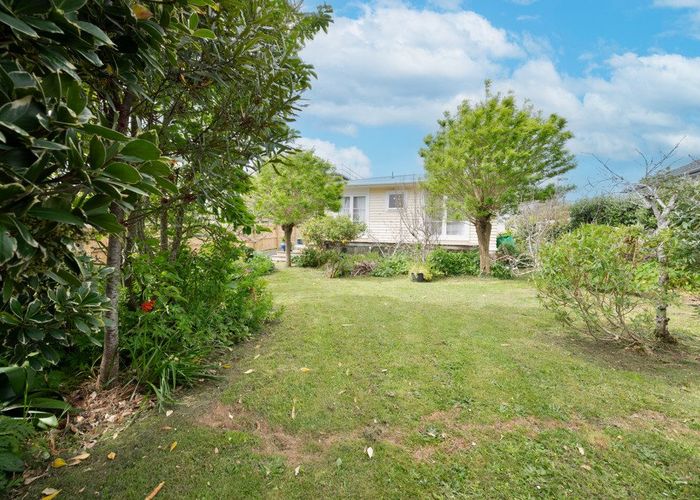  at 12 Churchill Avenue, Manurewa, Manukau City, Auckland