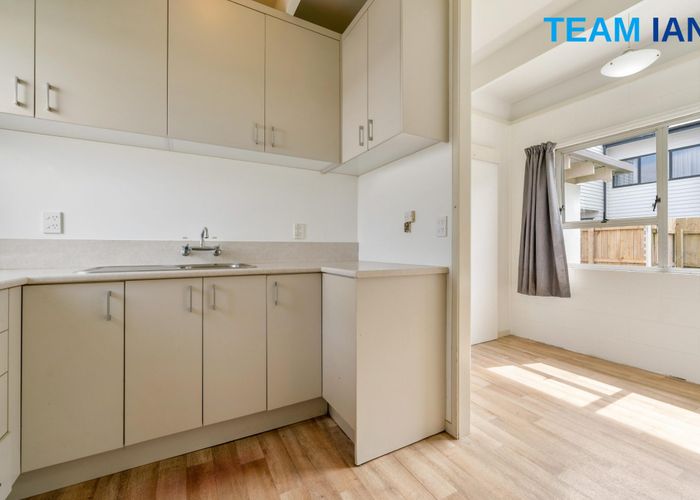  at 1/32 Canal Road, Avondale, Auckland