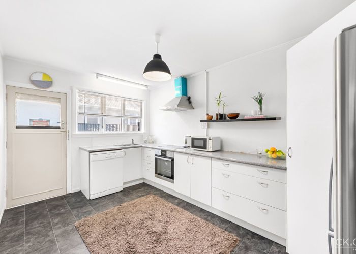  at 1/5 Hall Grove, Ebdentown, Upper Hutt, Wellington