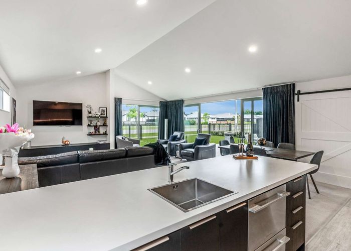  at 8 John Raven LANE, Woodend, Woodend