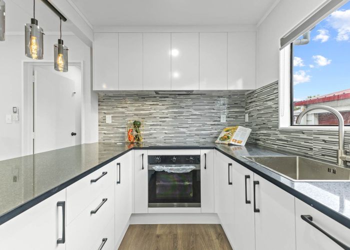  at 2/18 Eulogy Place, Randwick Park, Manukau City, Auckland