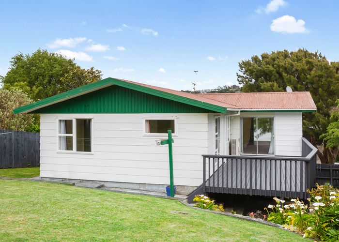  at 39 Ayton Drive, Whitby, Porirua