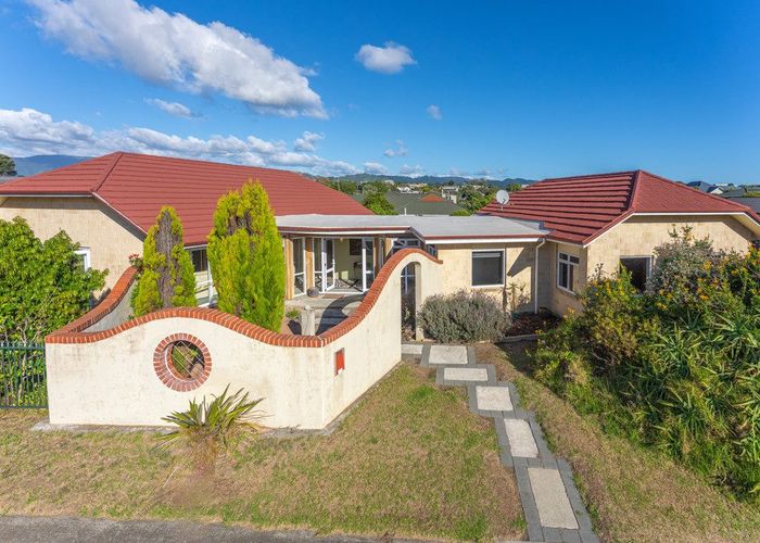  at 2 Marewa Place, Waikanae Beach, Waikanae