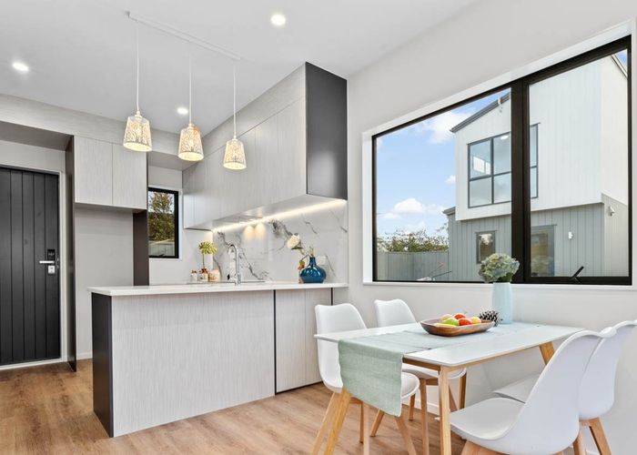  at 5/113 Flanshaw Road, Te Atatu South, Auckland