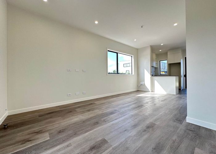  at 5 Pukanui Avenue, Flat Bush, Manukau City, Auckland