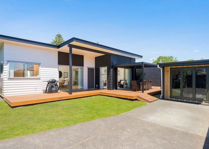  at 2B Peachgrove Road, Te Atatu Peninsula, Auckland