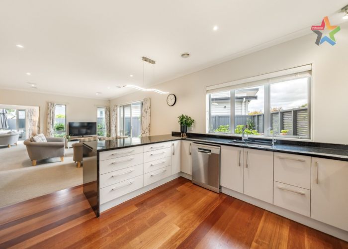  at 8C Glen Iris Grove, Woburn, Lower Hutt