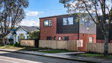  at 1 Cliff View Drive, Green Bay, Auckland