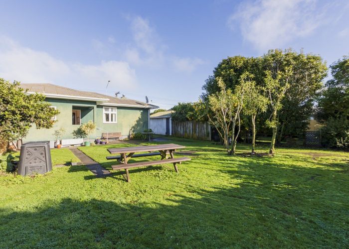  at 74 Meeanee Quay, Westshore, Napier