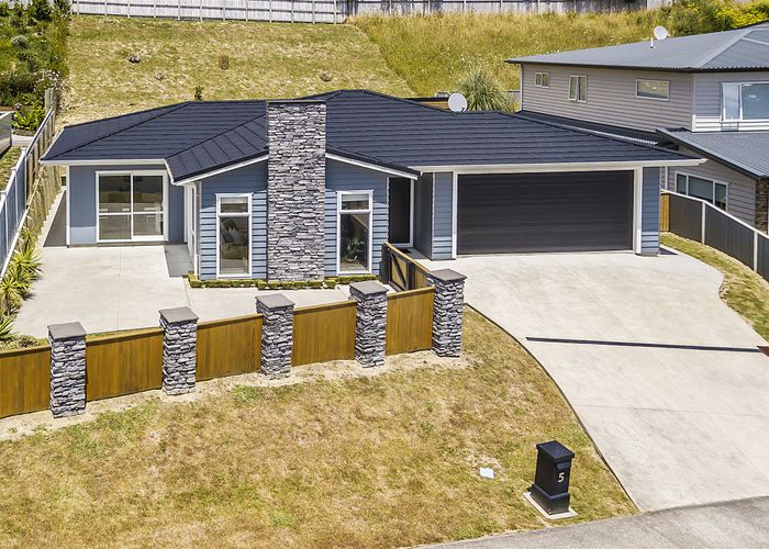  at 5 Madeira Close, Whitby, Porirua