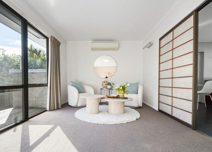  at 2/5 Hanlon Crescent, Narrow Neck, Auckland