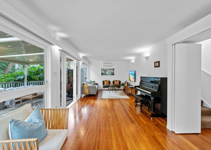  at 6 Tipene Place, Meadowbank, Auckland