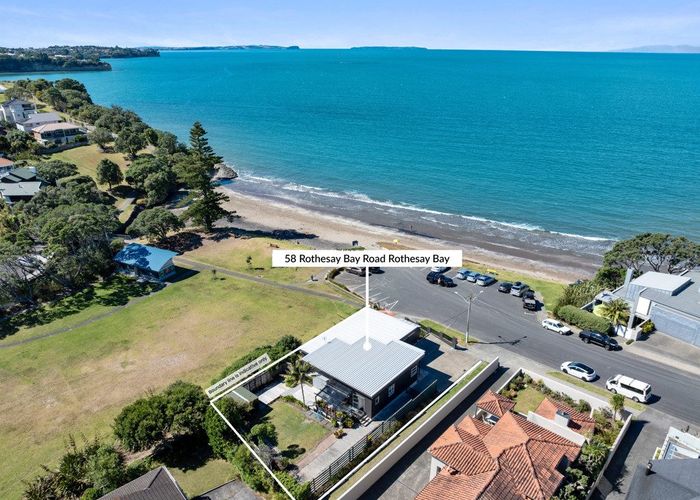  at 58 Rothesay Bay Road, Rothesay Bay, North Shore City, Auckland