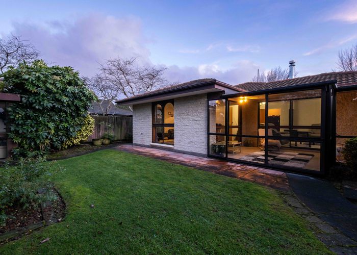  at 22 Broadfell Avenue, Avonhead, Christchurch City, Canterbury