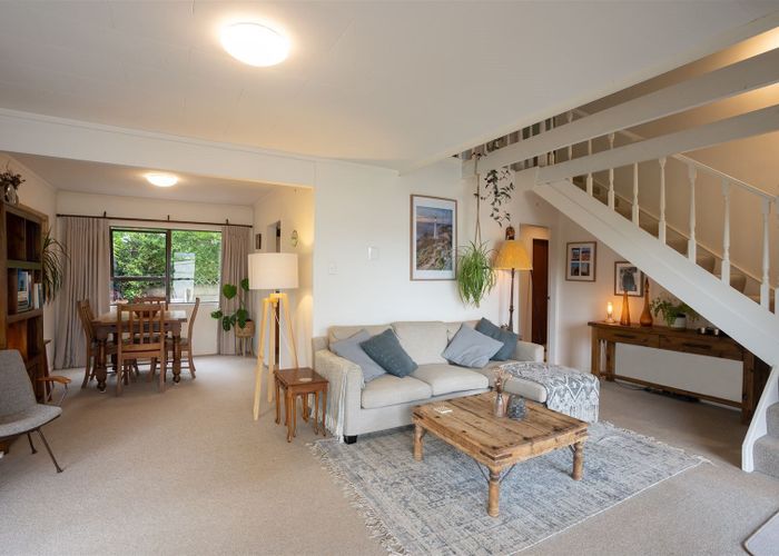 at 36 Oak Avenue, Paremata, Porirua