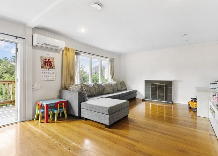  at 9 Wilsher Crescent, Henderson, Waitakere City, Auckland
