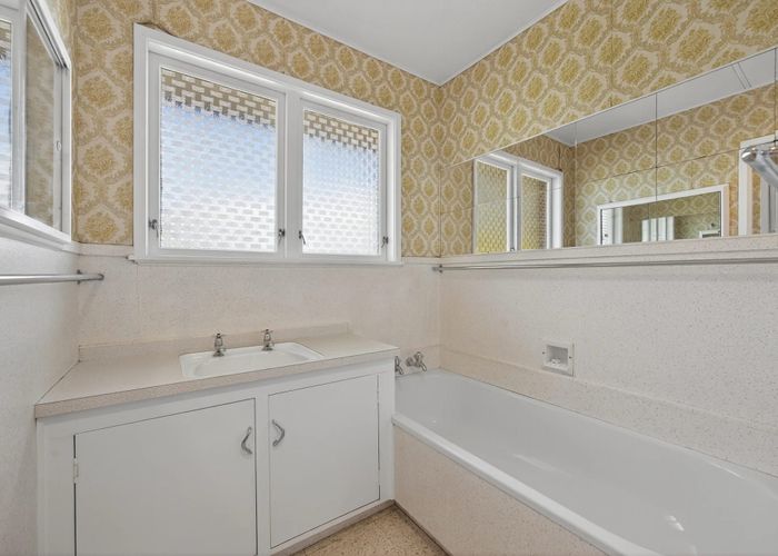  at 16 Cascades Rd, Pakuranga Heights, Manukau City, Auckland