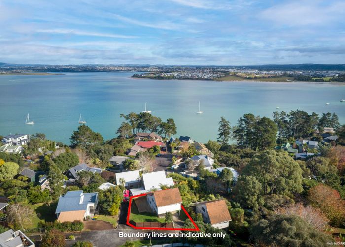  at 1/43 Brigantine Drive, Beach Haven, Auckland