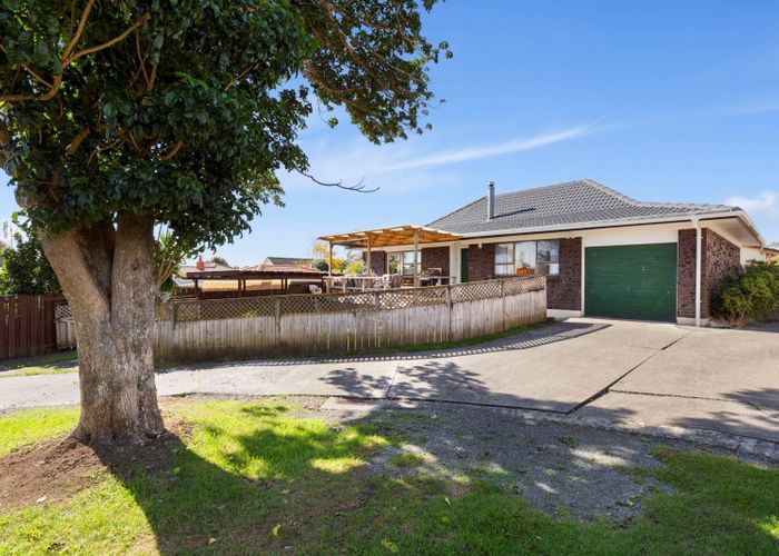  at 1/4 Askew Place, Farm Cove, Auckland