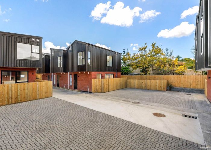  at 2/24 Carnoustie Drive, Wattle Downs, Manukau City, Auckland