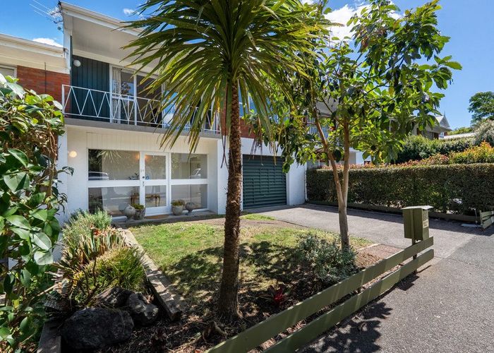 at 33 Ashton Road, Mount Eden, Auckland