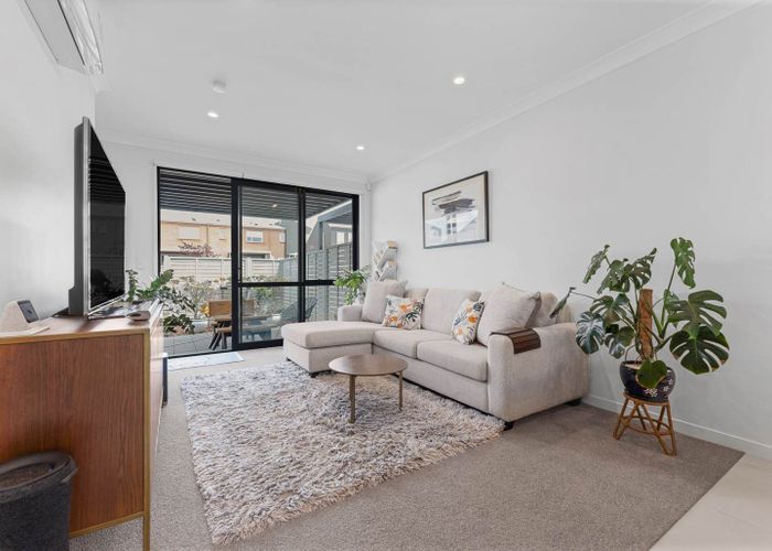  at 16 Whimbrel Road, Flat Bush, Auckland
