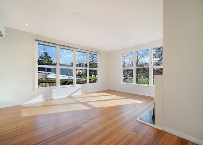  at 6 Greenslade Crescent, Northcote, North Shore City, Auckland