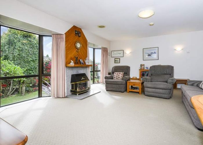  at 2/18 Wairakei Street, Greenlane, Auckland
