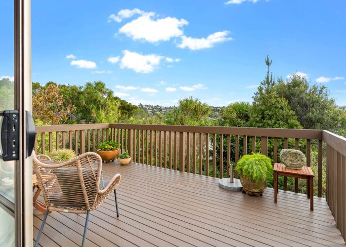  at 2/34 Shanaway Rise, Hillcrest, North Shore City, Auckland