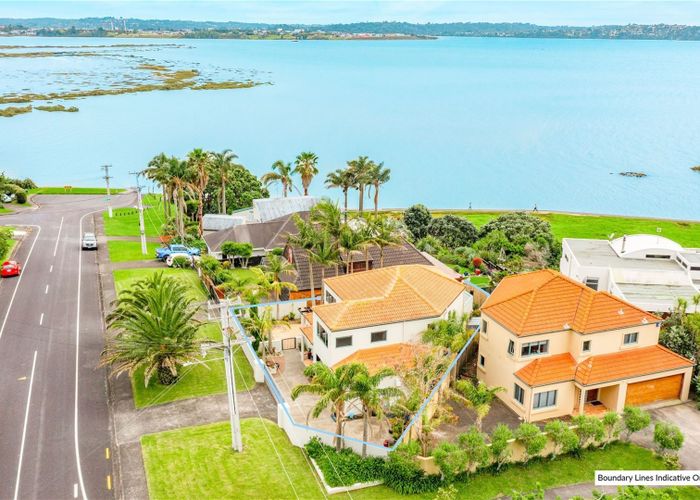  at 122 Beach Road, Te Atatu Peninsula, Auckland