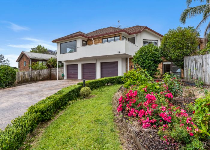  at 2/17 Redmount Place, Red Hill, Papakura