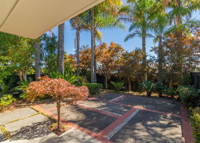  at 6 Bowen Place, St Andrews, Hamilton