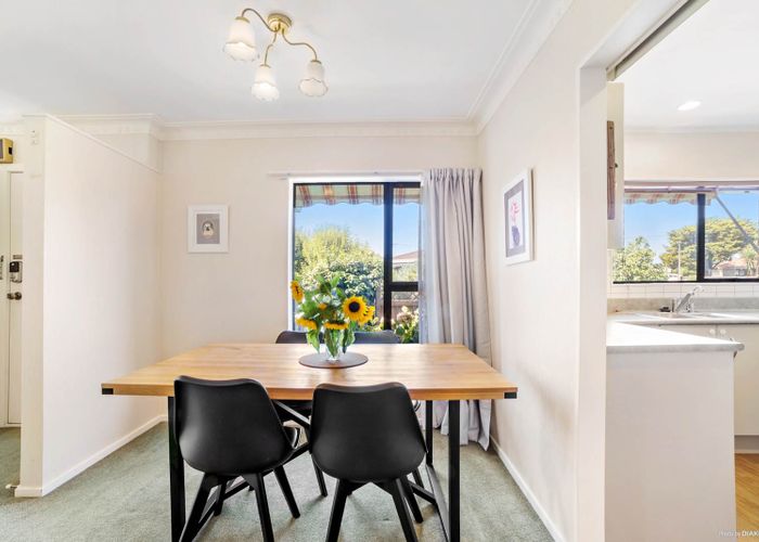  at 2/61 Nile Road, Milford, Auckland