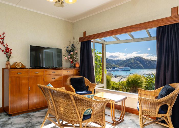  at 8 Taranaki Street, Picton