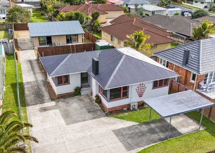  at 12 Vera Road, Te Atatu South, Auckland