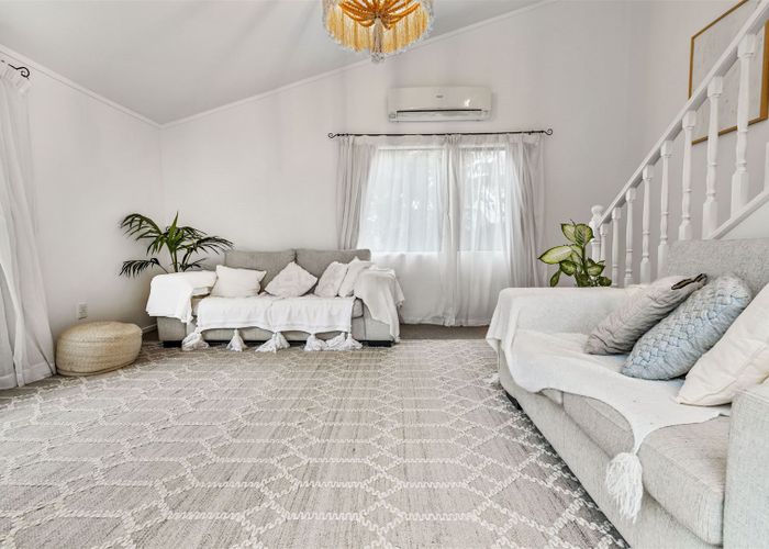  at 6 Oakhaven Place, Ranui, Auckland