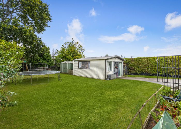  at 27 Harrington Road, Henderson, Auckland