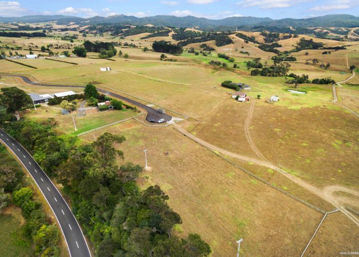  at 6 Ebner Place, KAIAUA, MIRANDA