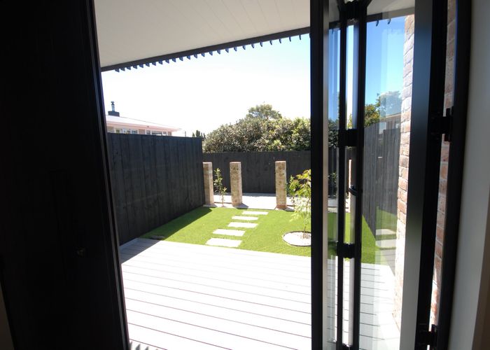  at 1/139 Tirimoana Rd, Te Atatu South, Waitakere City, Auckland