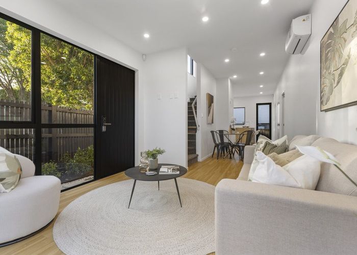  at 10 Bagnall Avenue, Point England, Auckland