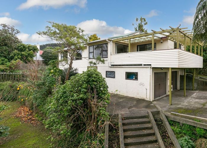  at 33 Hampton Hill Road, Tawa, Wellington