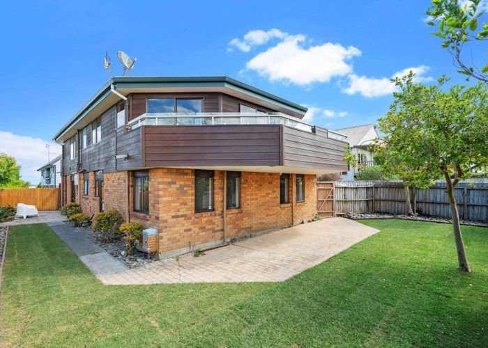  at 1/718 East Coast Road, Pinehill, Auckland
